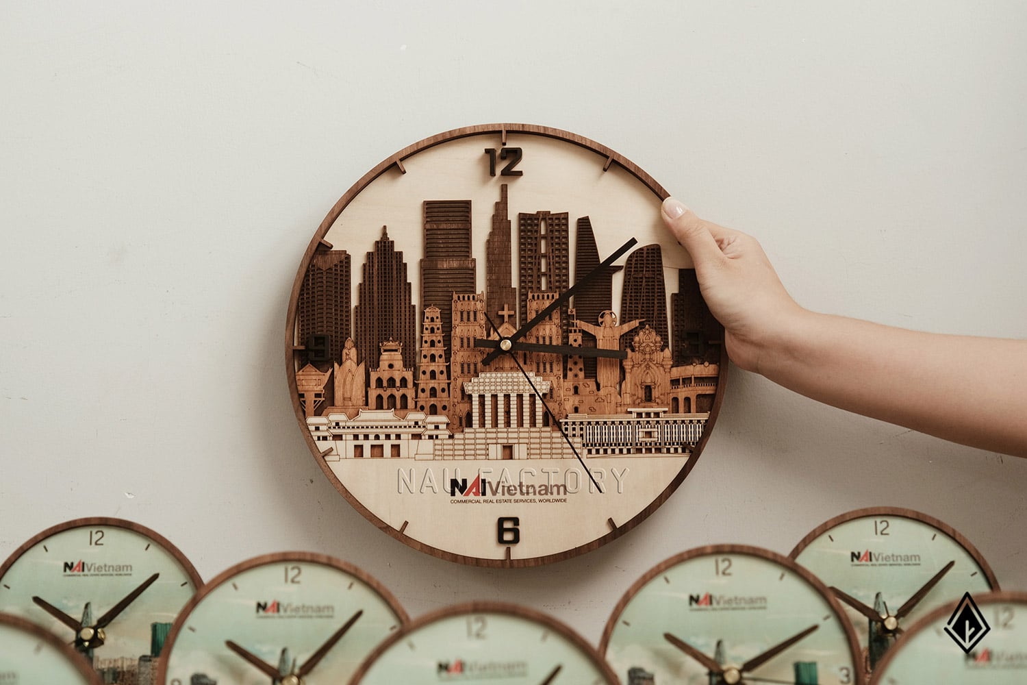 đồng hồ gỗ để bàn