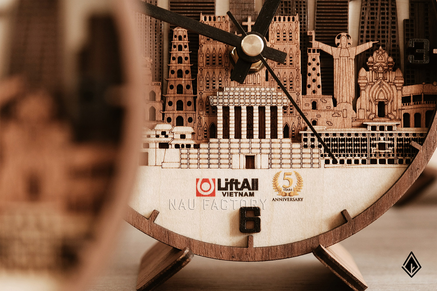 đồng hồ gỗ skyline