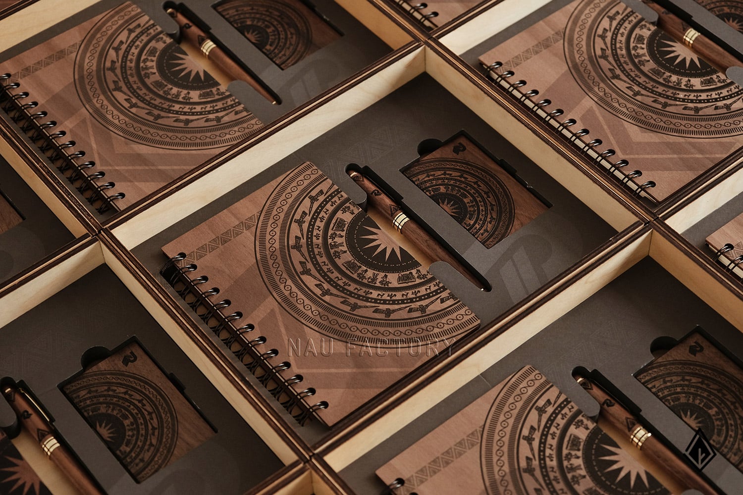 set sổ, bút và hộp namecard gỗ