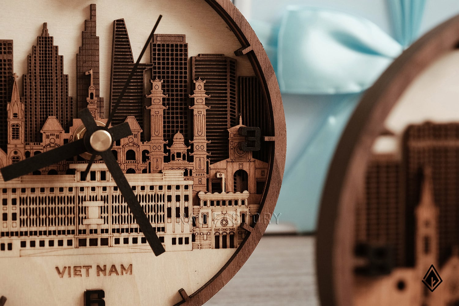 đồng hồ gỗ skyline