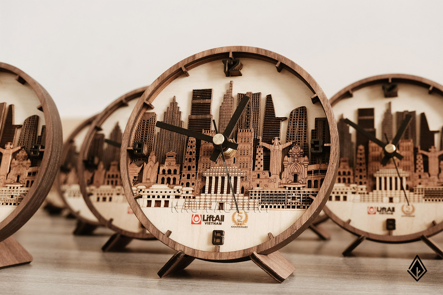 đồng hồ gỗ skyline