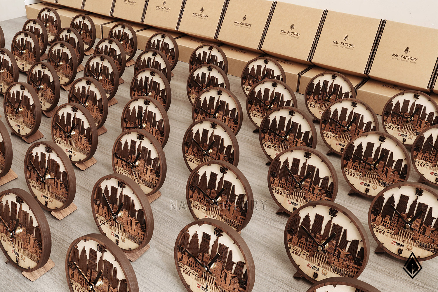 đồng hồ gỗ skyline