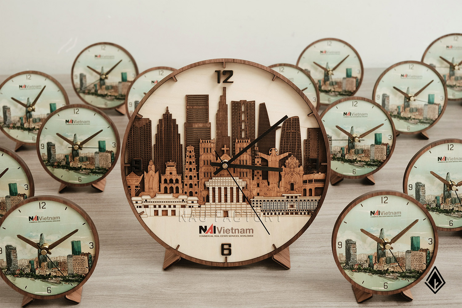 đồng hồ gỗ để bàn