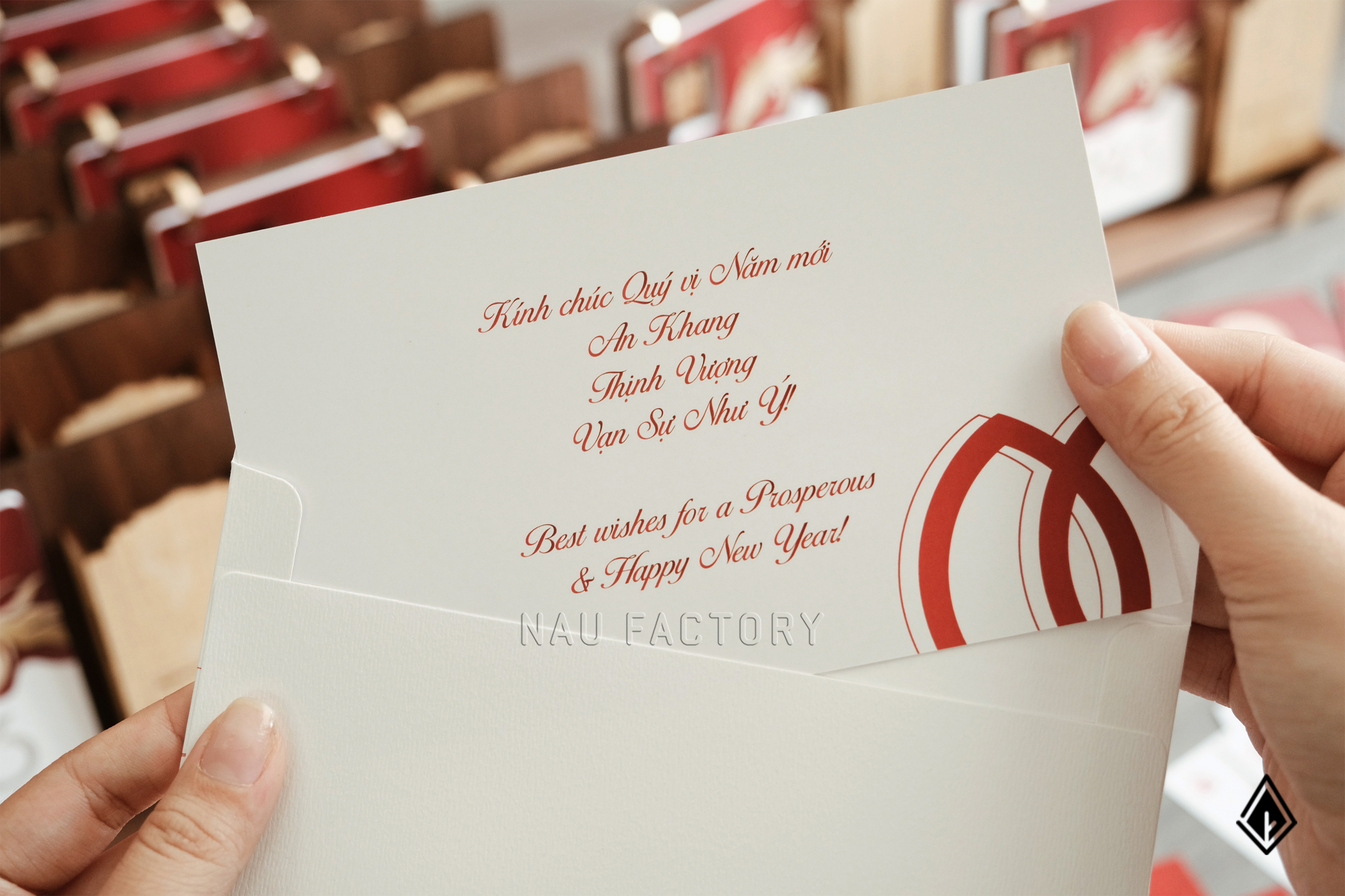 lịch gỗ khay bút