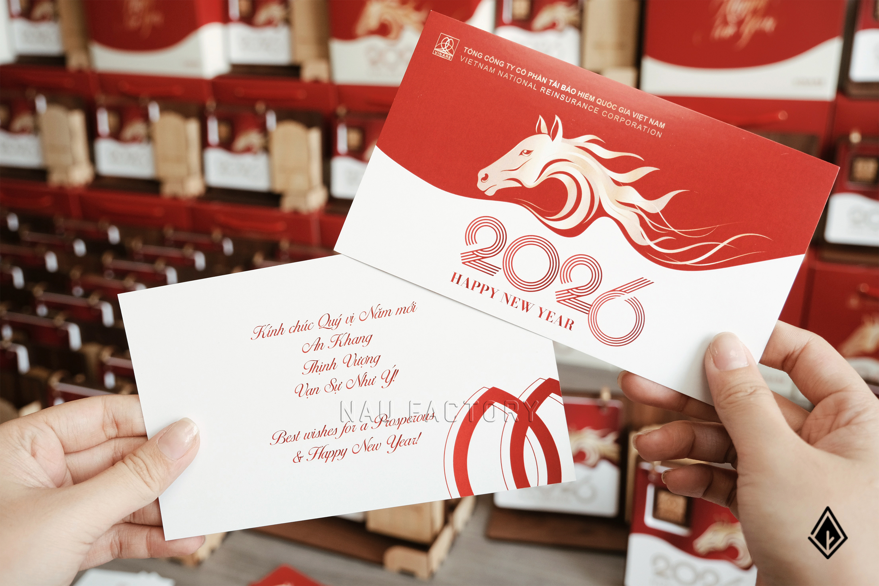 lịch gỗ khay bút