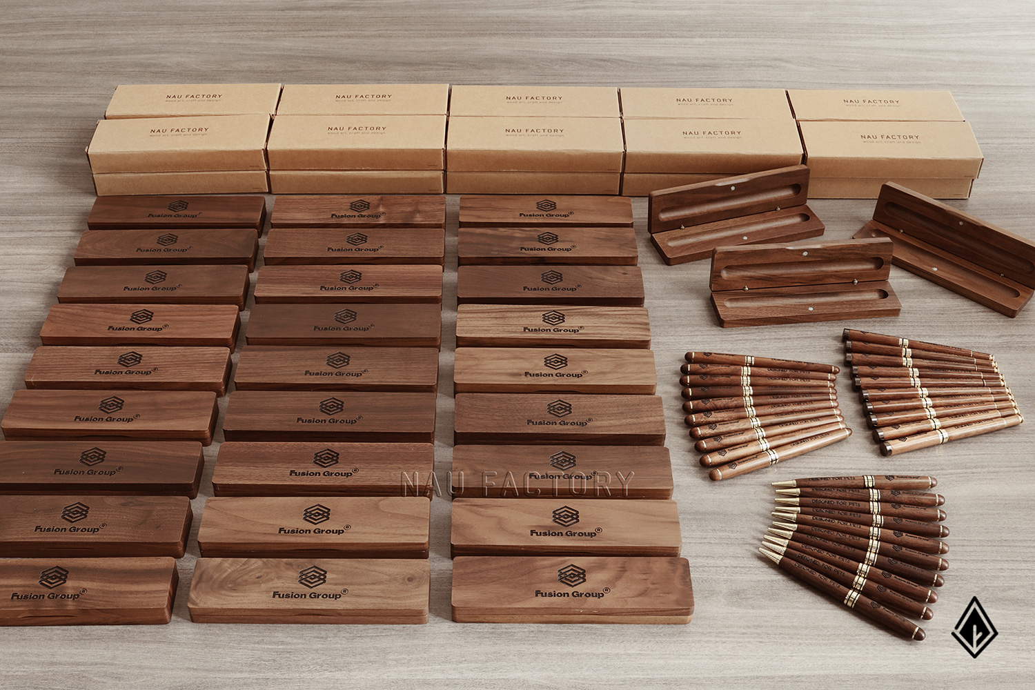 Set bút và hộp bút gỗ