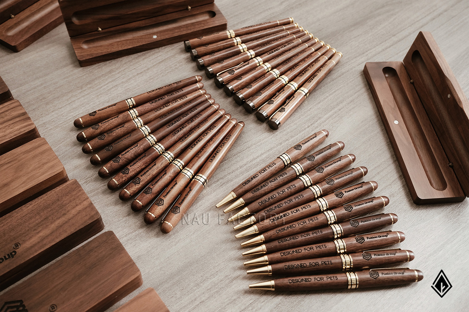Set bút và hộp bút gỗ