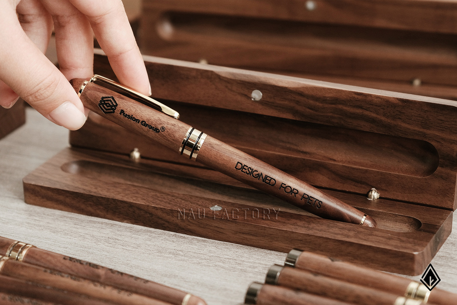 Set bút và hộp bút gỗ
