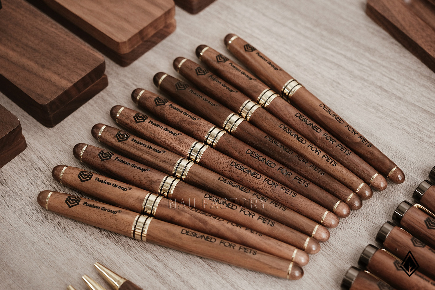 Set bút và hộp bút gỗ