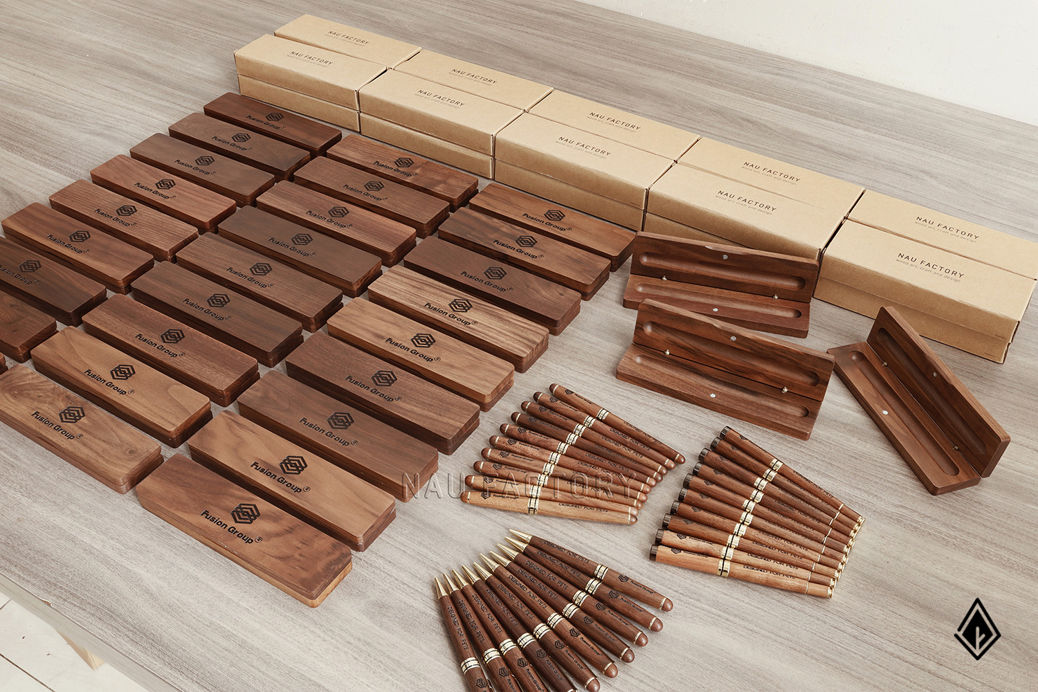 Set bút và hộp bút gỗ