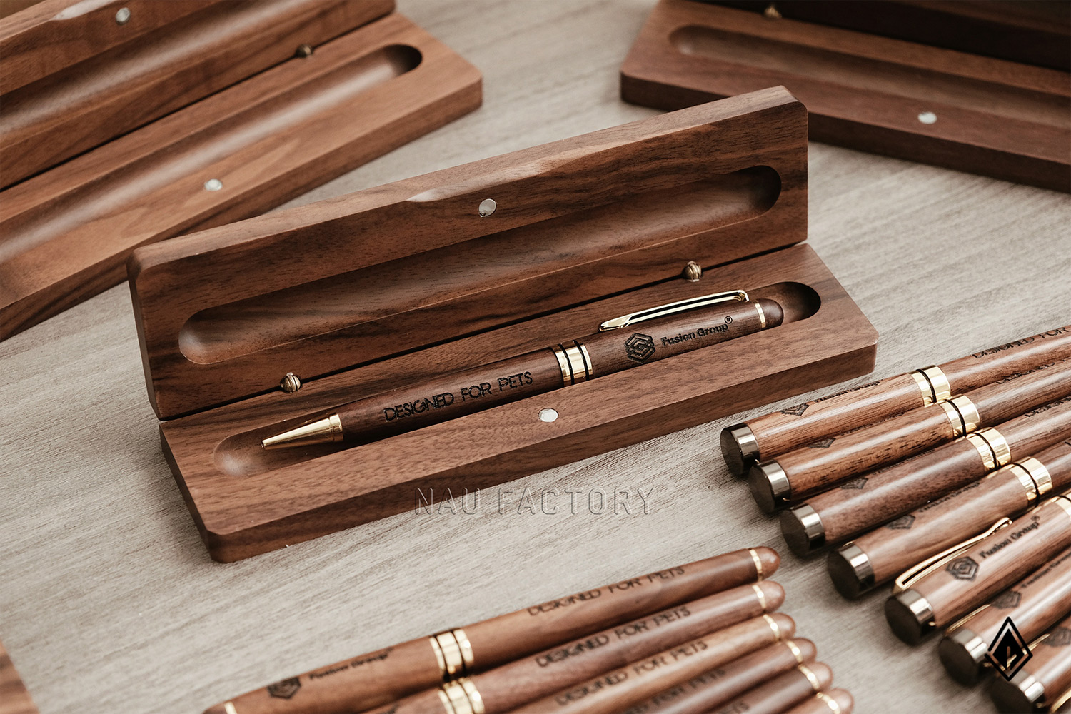 Set bút và hộp bút gỗ
