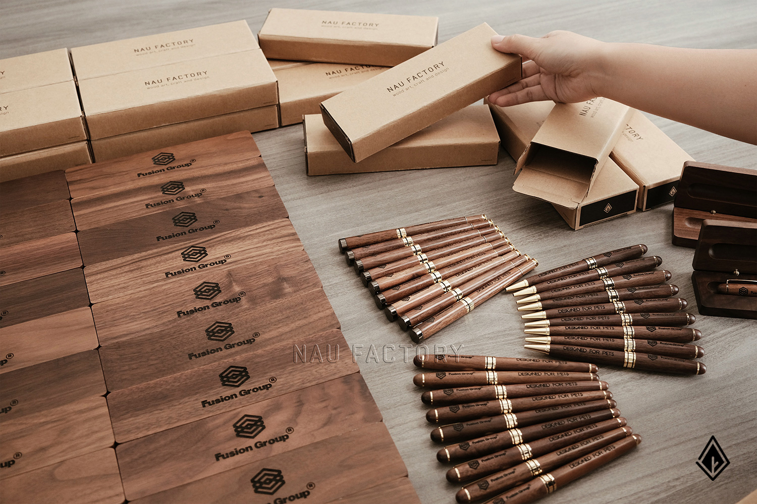 Set bút và hộp bút gỗ