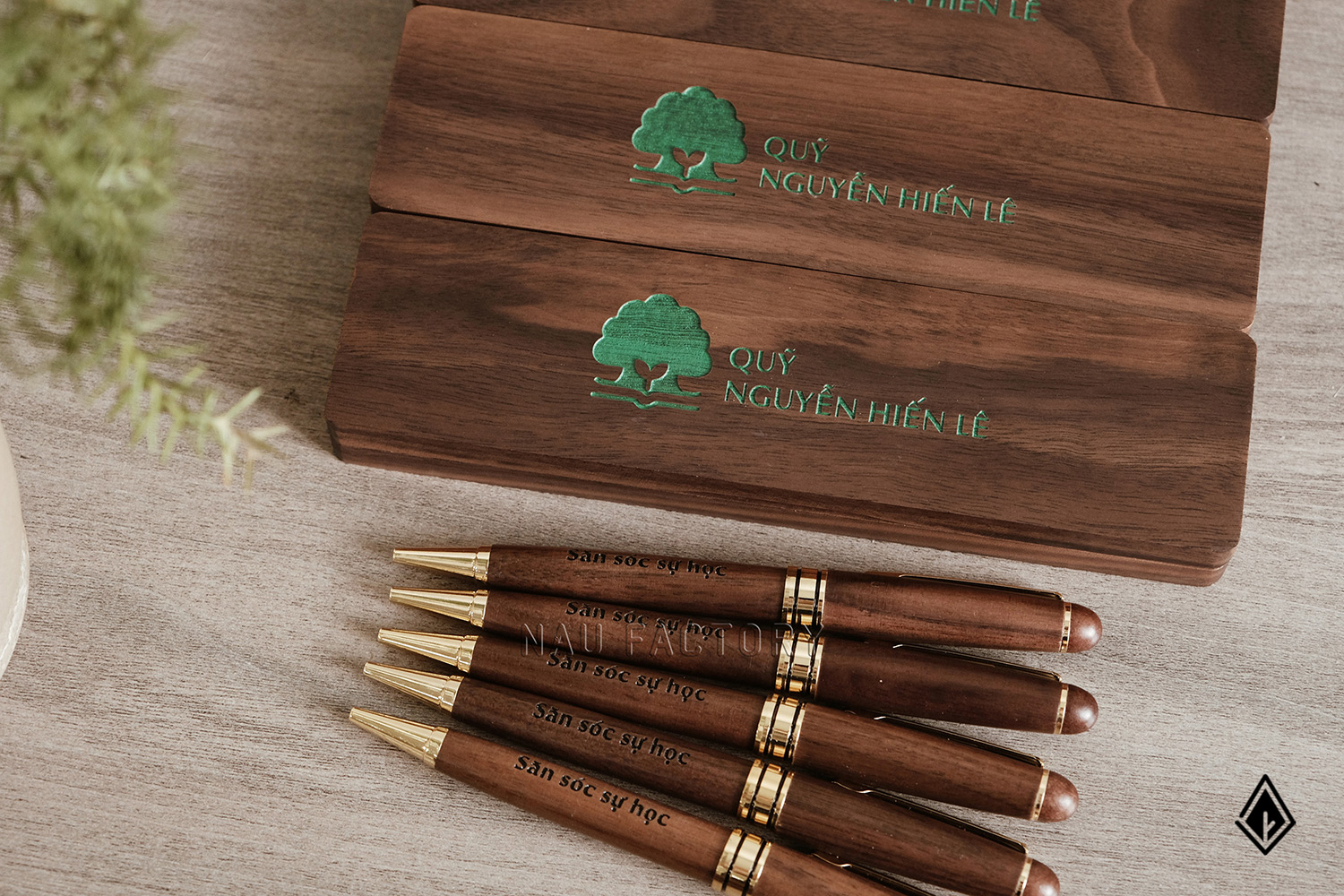 Set bút và hộp bút gỗ