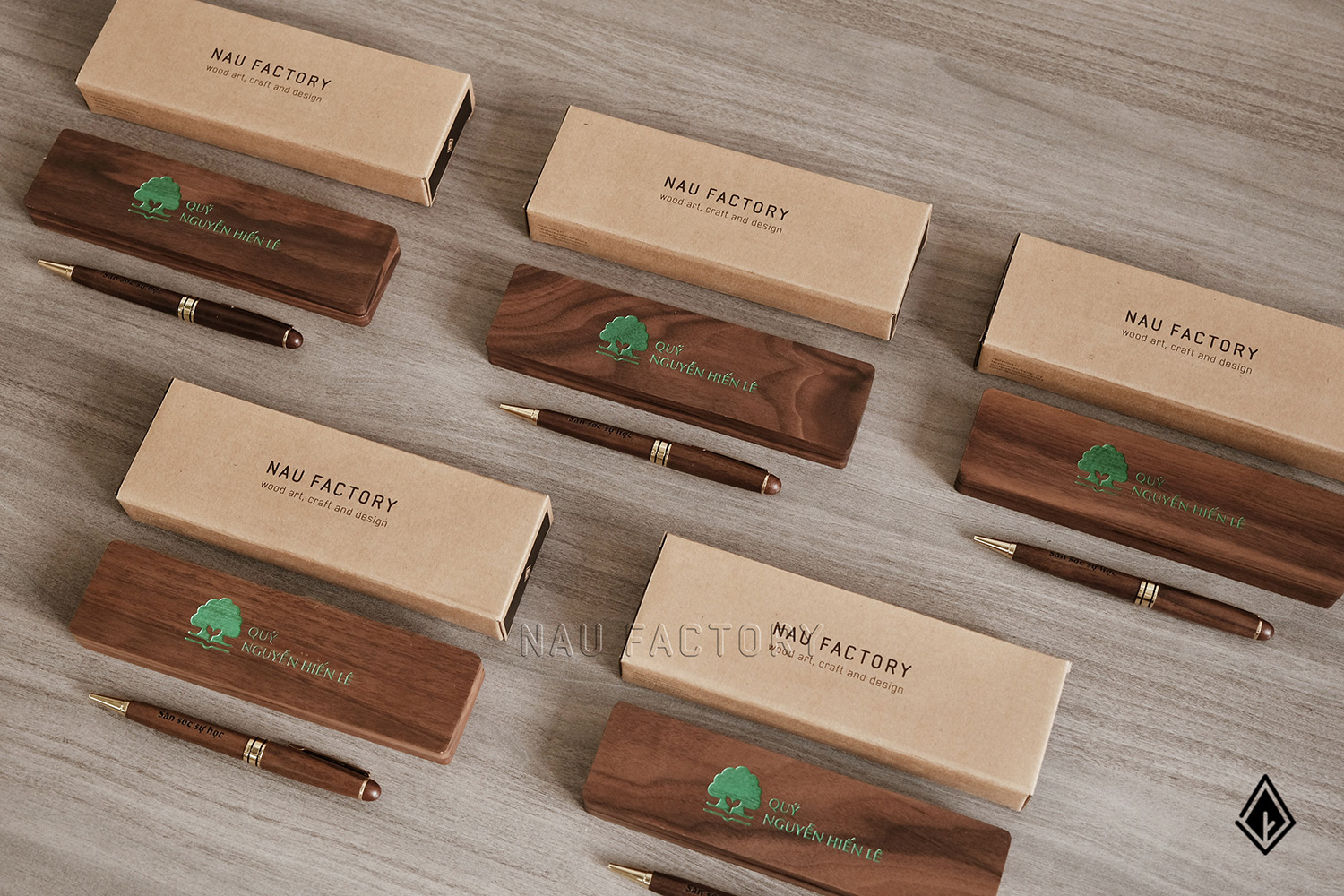 Set bút và hộp bút gỗ