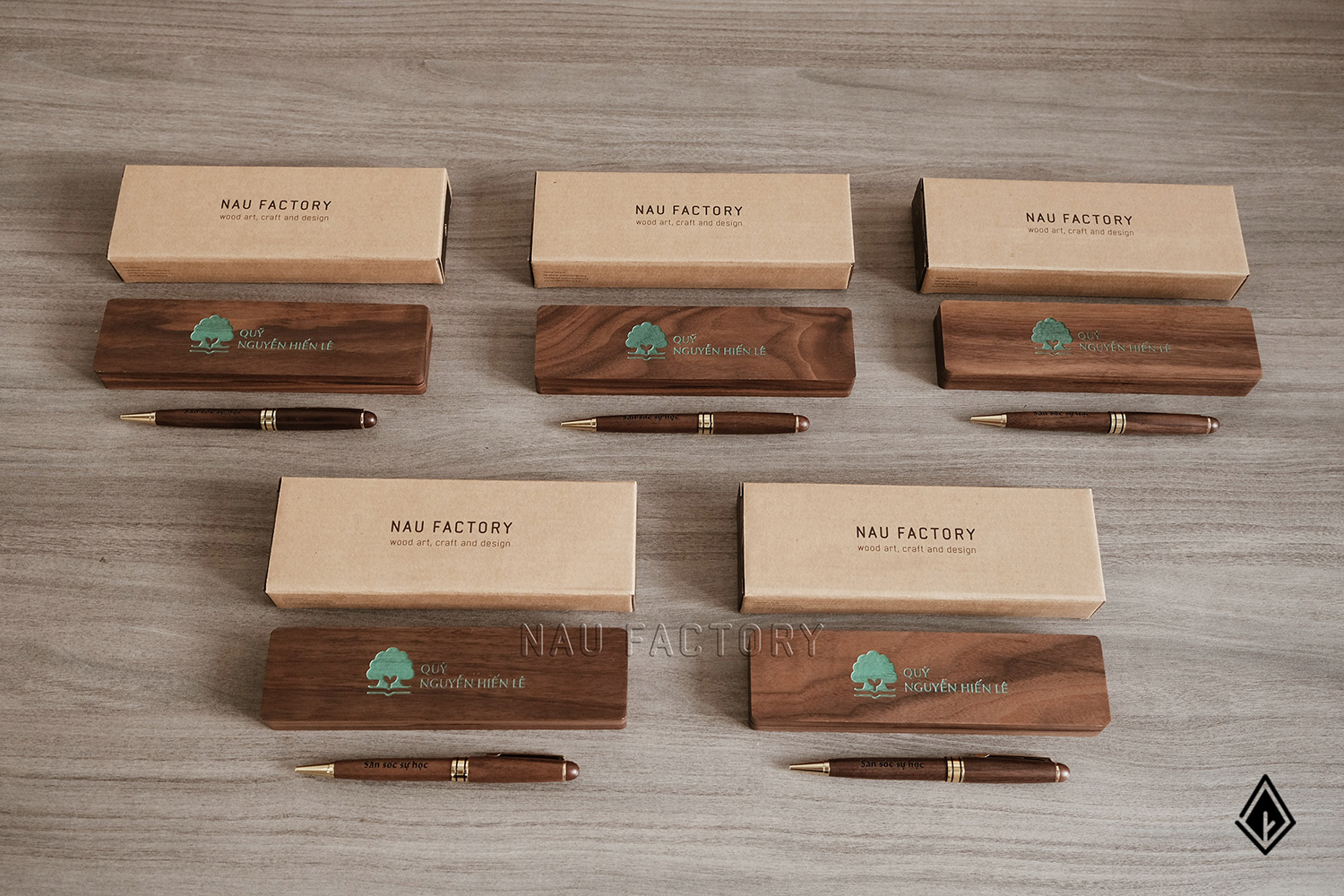 Set bút và hộp bút gỗ