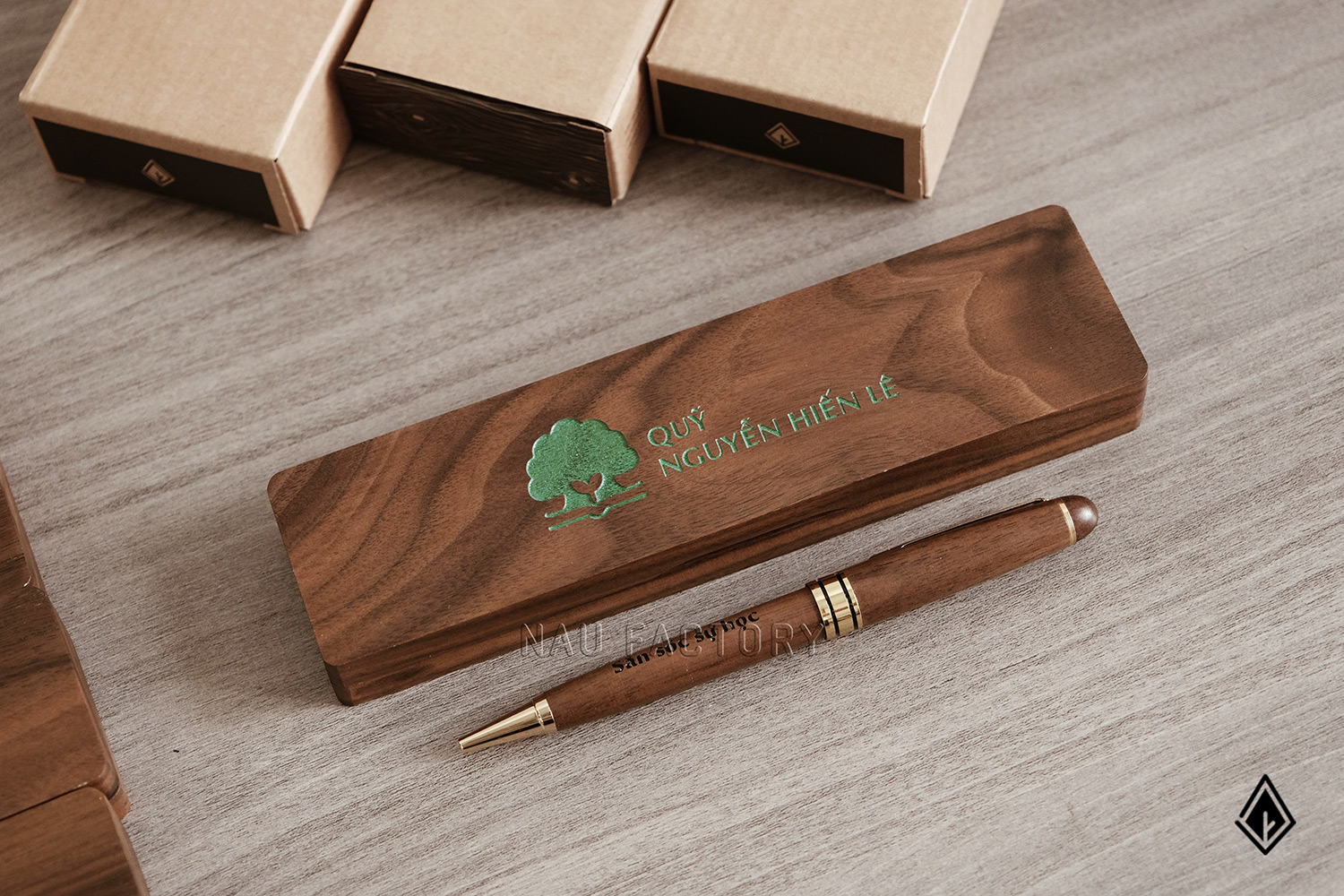 Set bút và hộp bút gỗ
