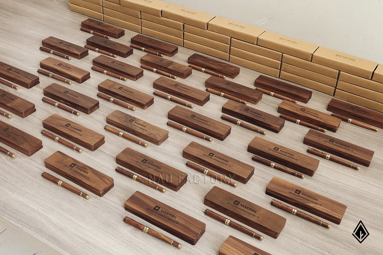 Set bút và hộp bút gỗ