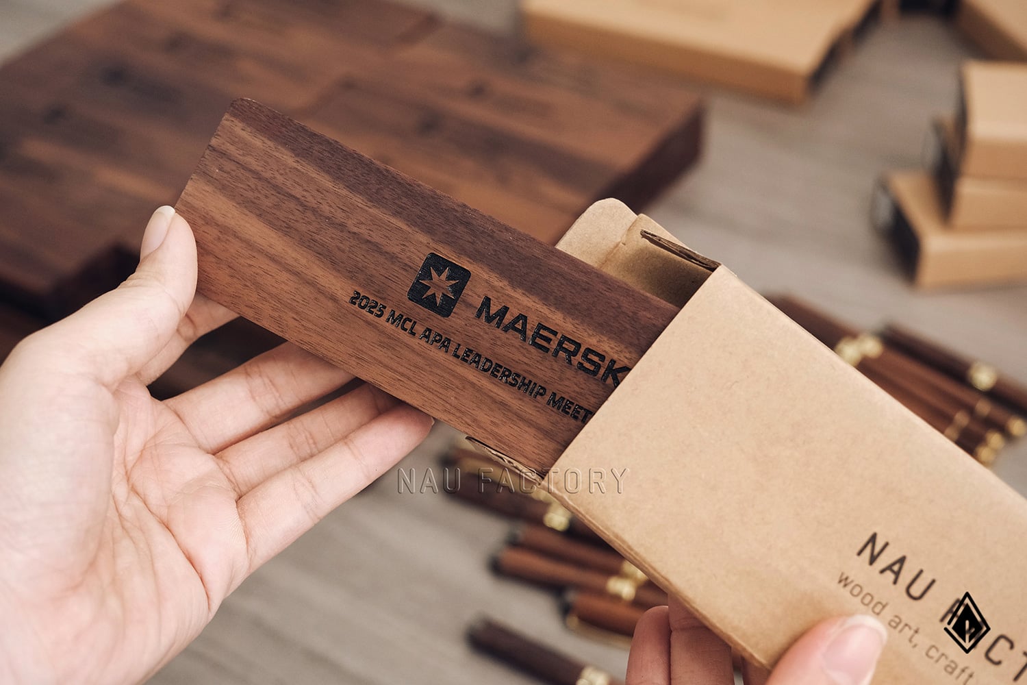 Set bút và hộp bút gỗ