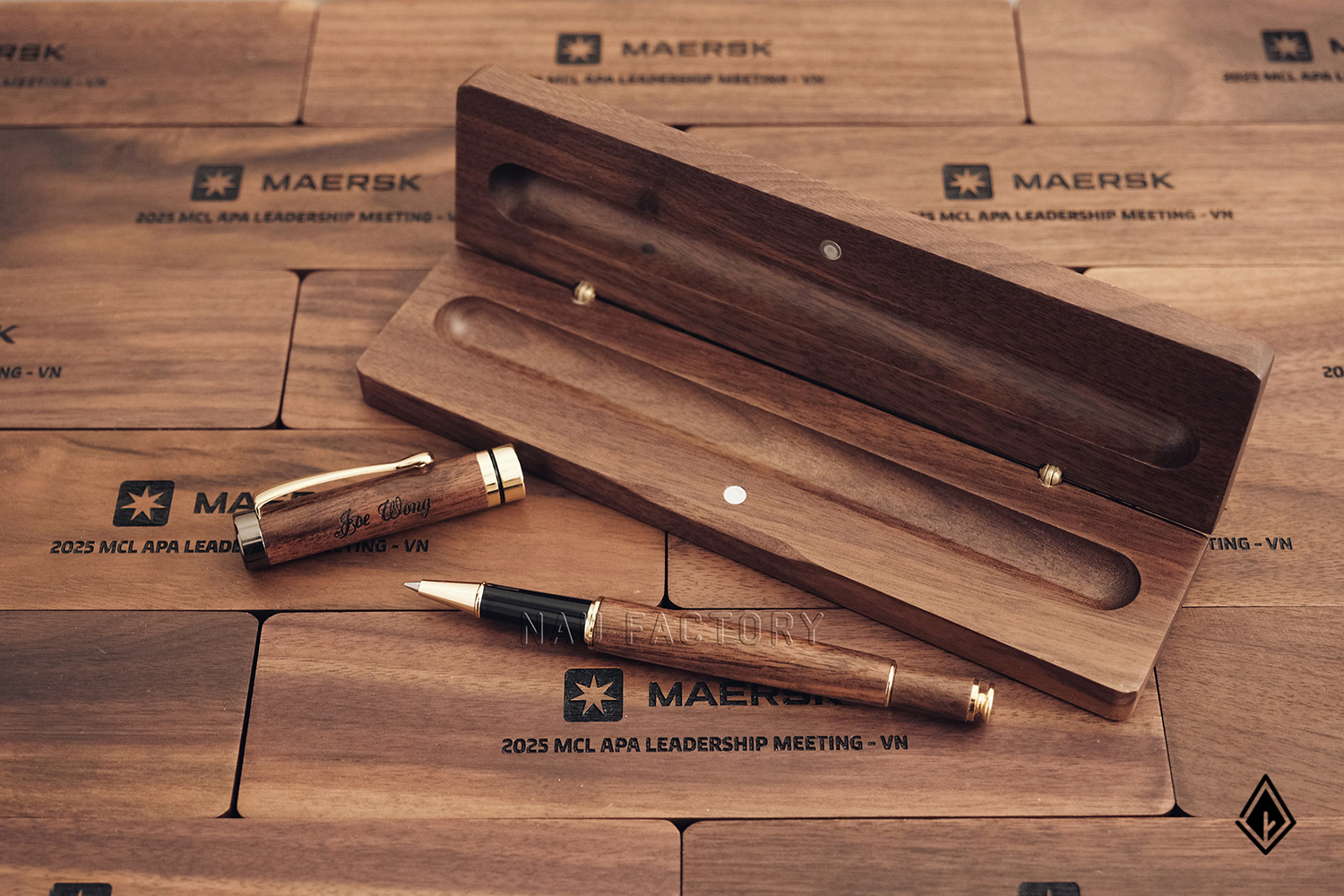 Set bút và hộp bút gỗ