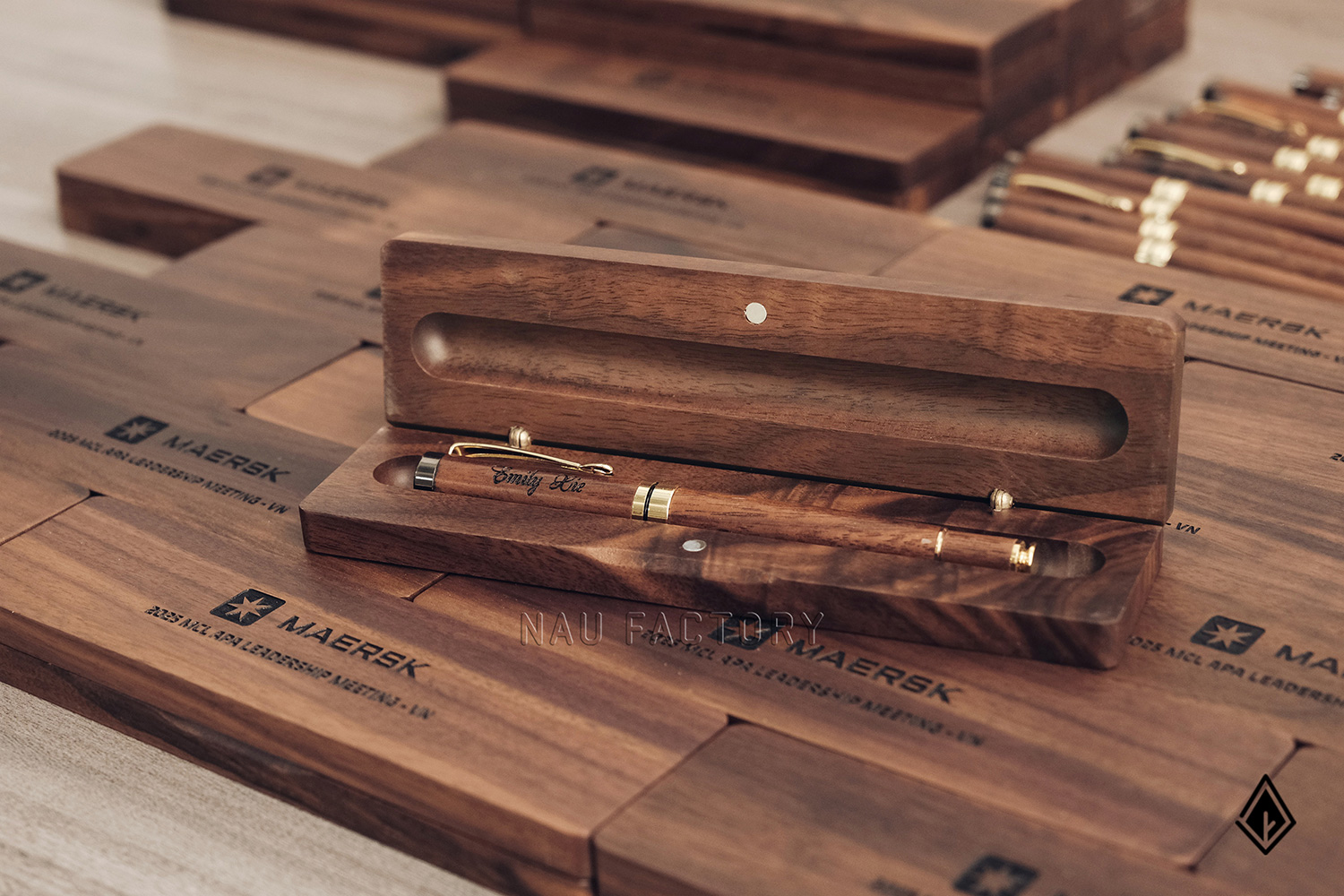 Set bút và hộp bút gỗ