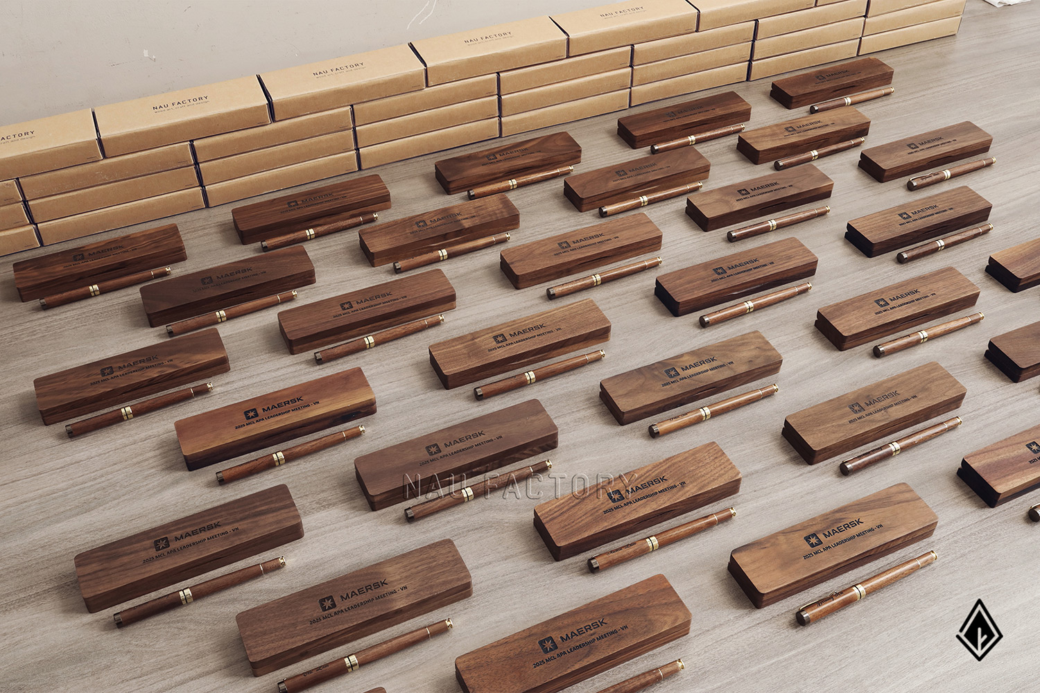 Set bút và hộp bút gỗ