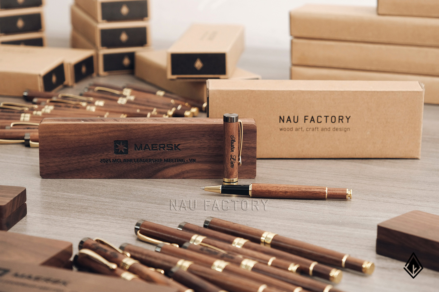 Set bút và hộp bút gỗ