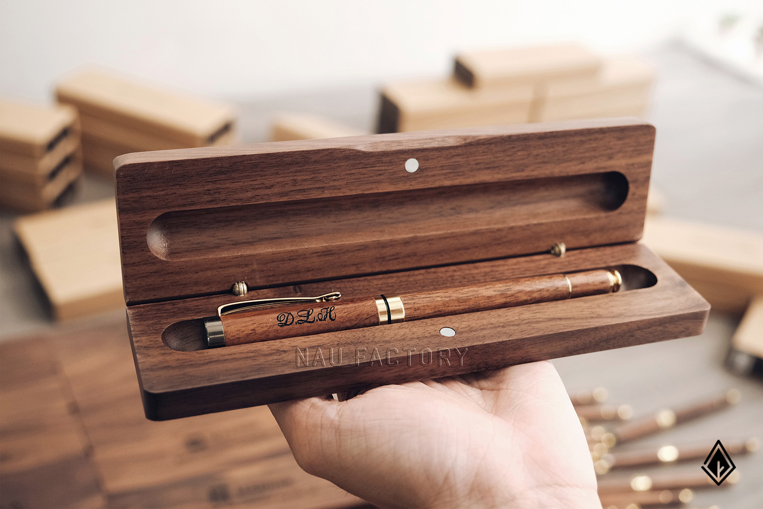 Set bút và hộp bút gỗ