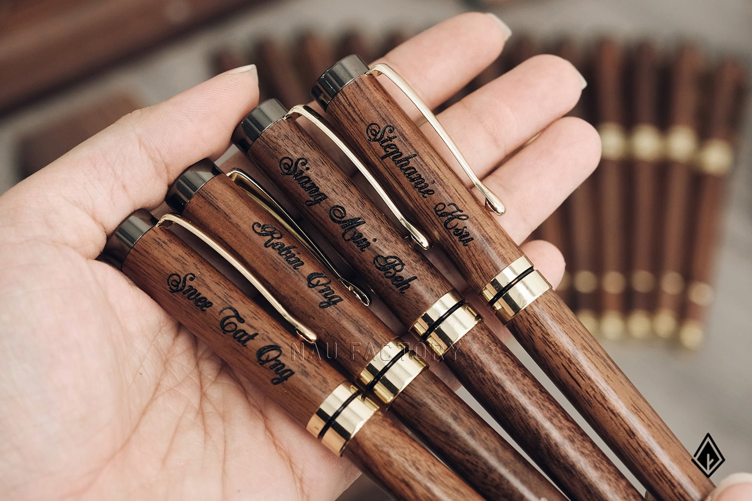 Set bút và hộp bút gỗ