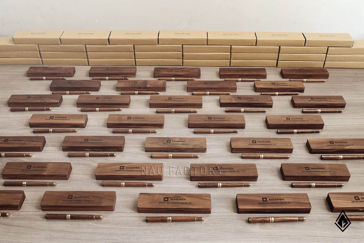 Set bút và hộp bút gỗ