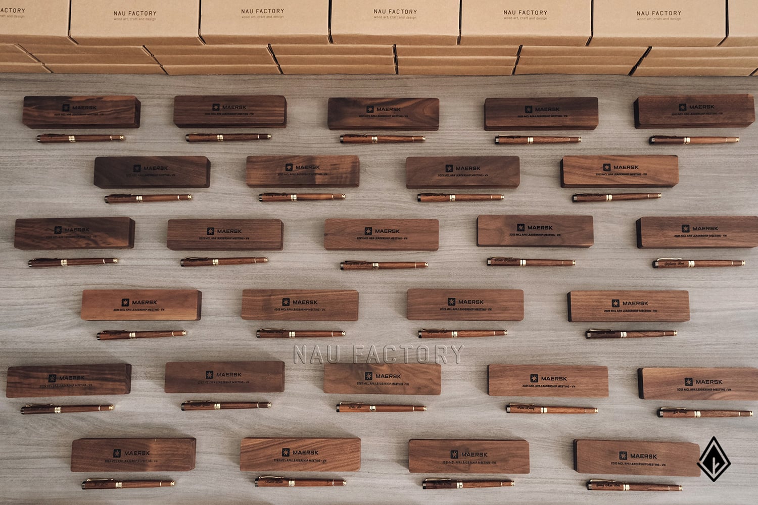 Set bút và hộp bút gỗ