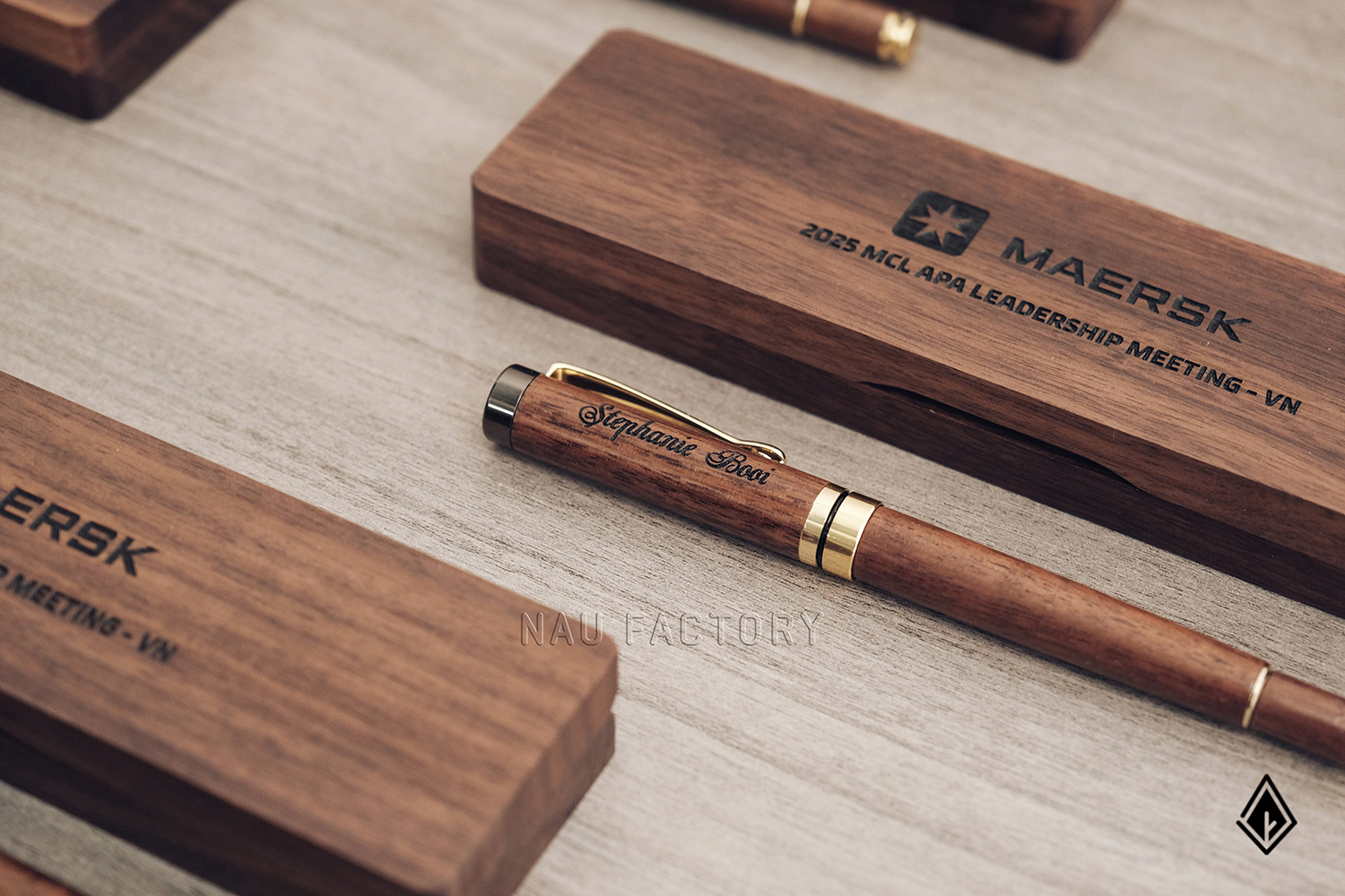 Set bút và hộp bút gỗ