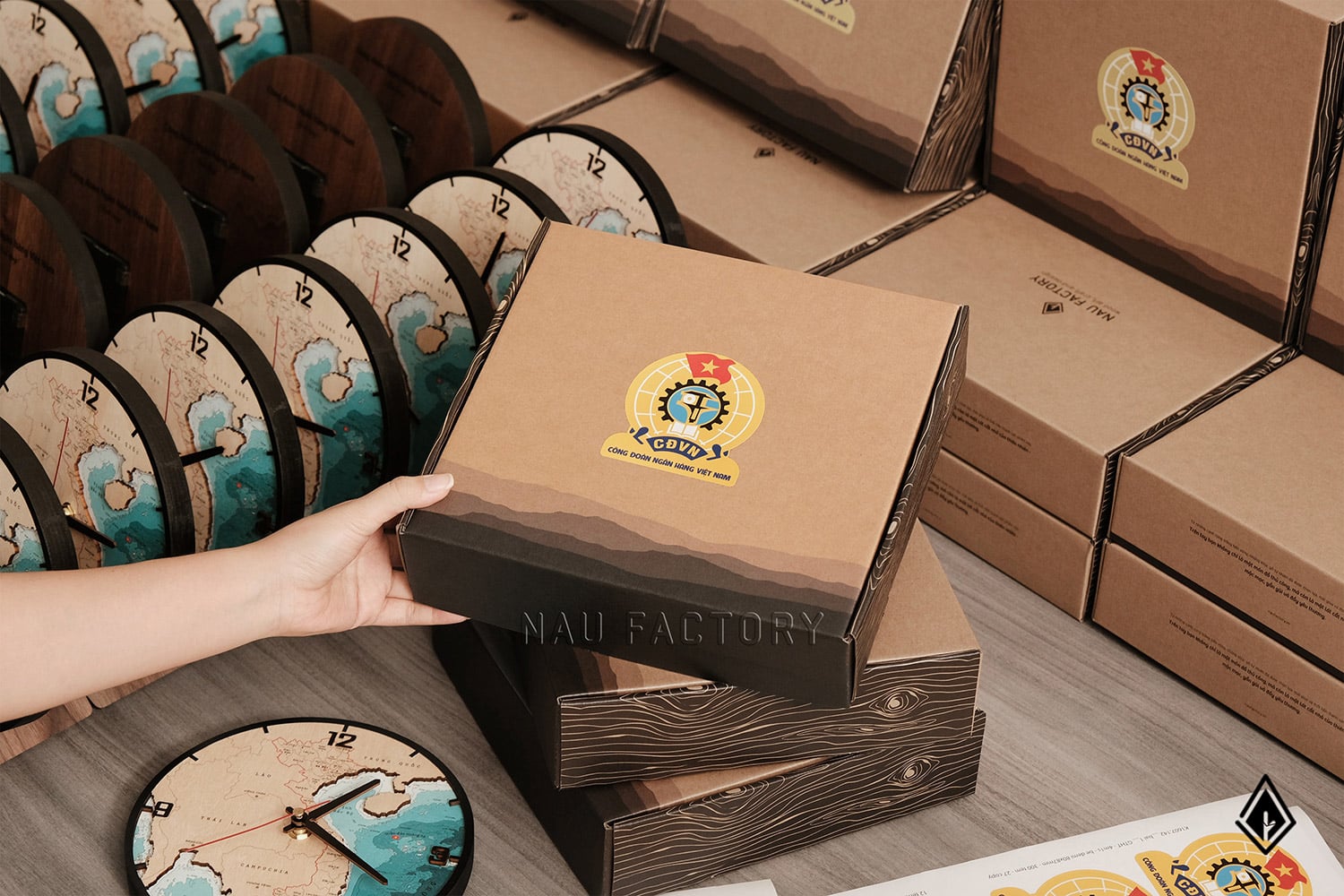 đồng hồ gỗ 3D Việt Nam
