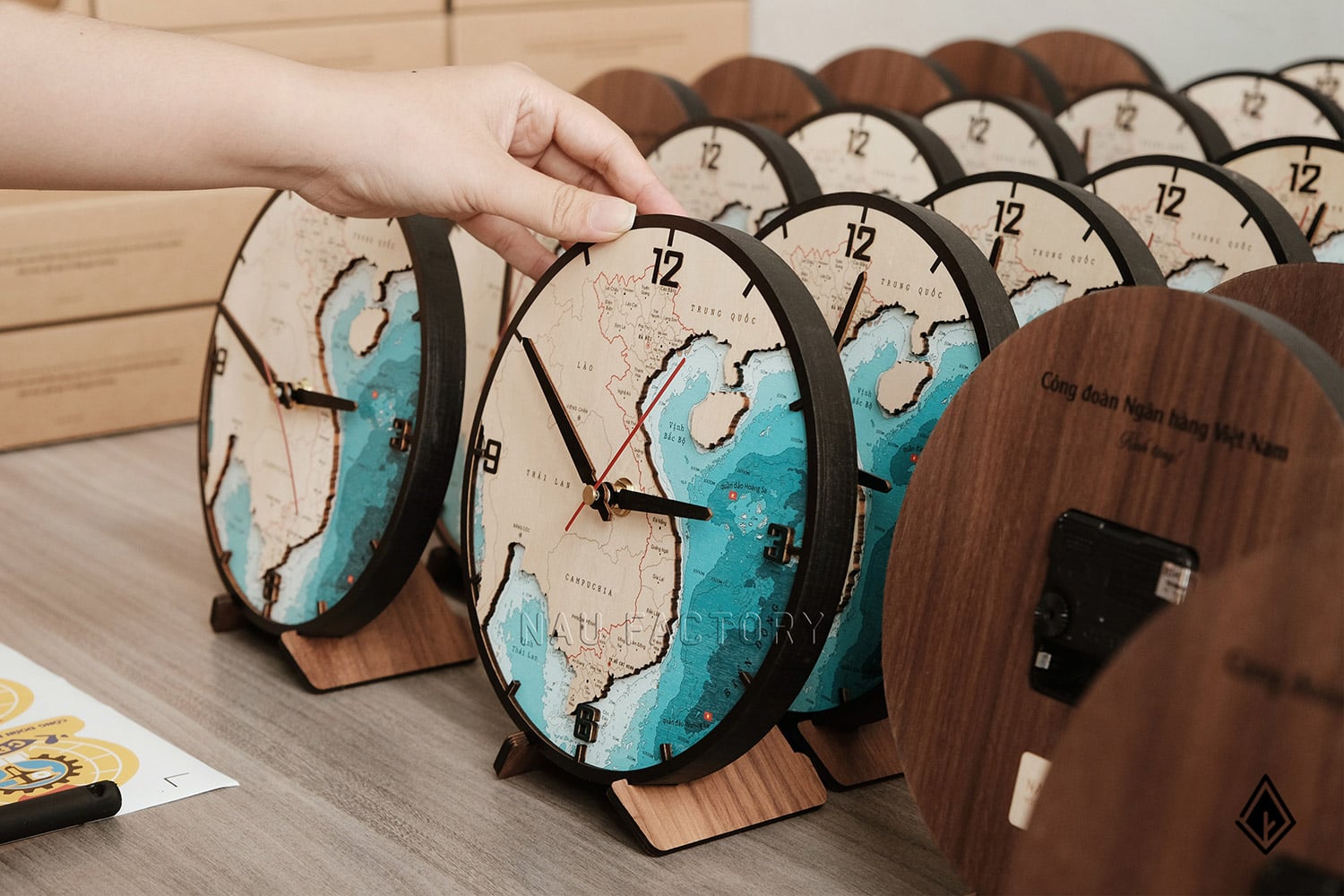 đồng hồ gỗ 3D Việt Nam