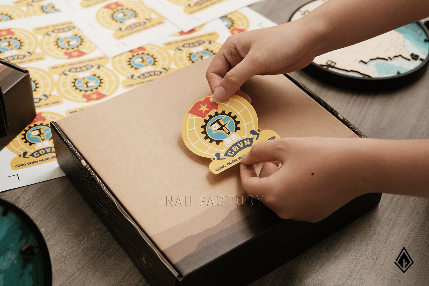 đồng hồ gỗ 3D Việt Nam