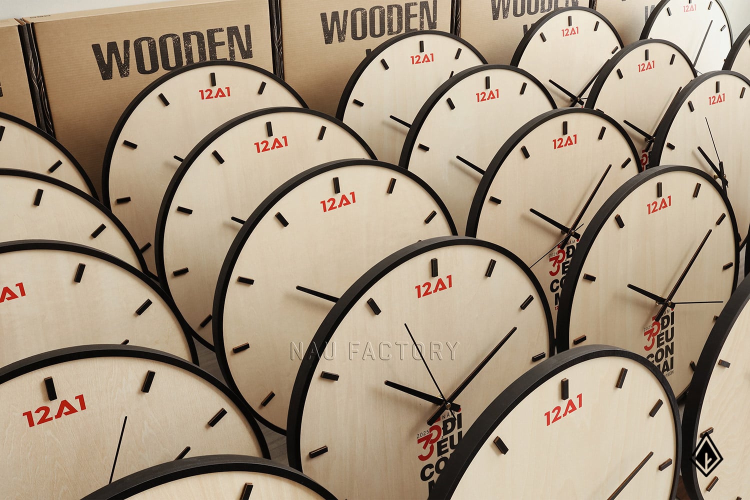 đồng hồ gỗ để bàn