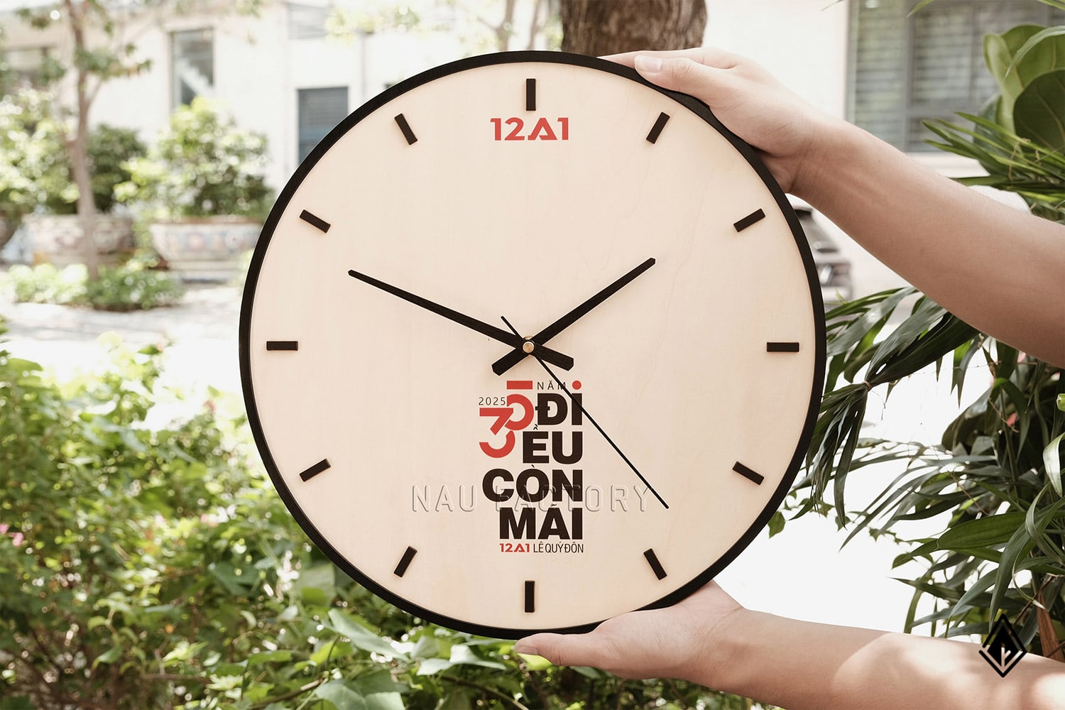 đồng hồ gỗ để bàn