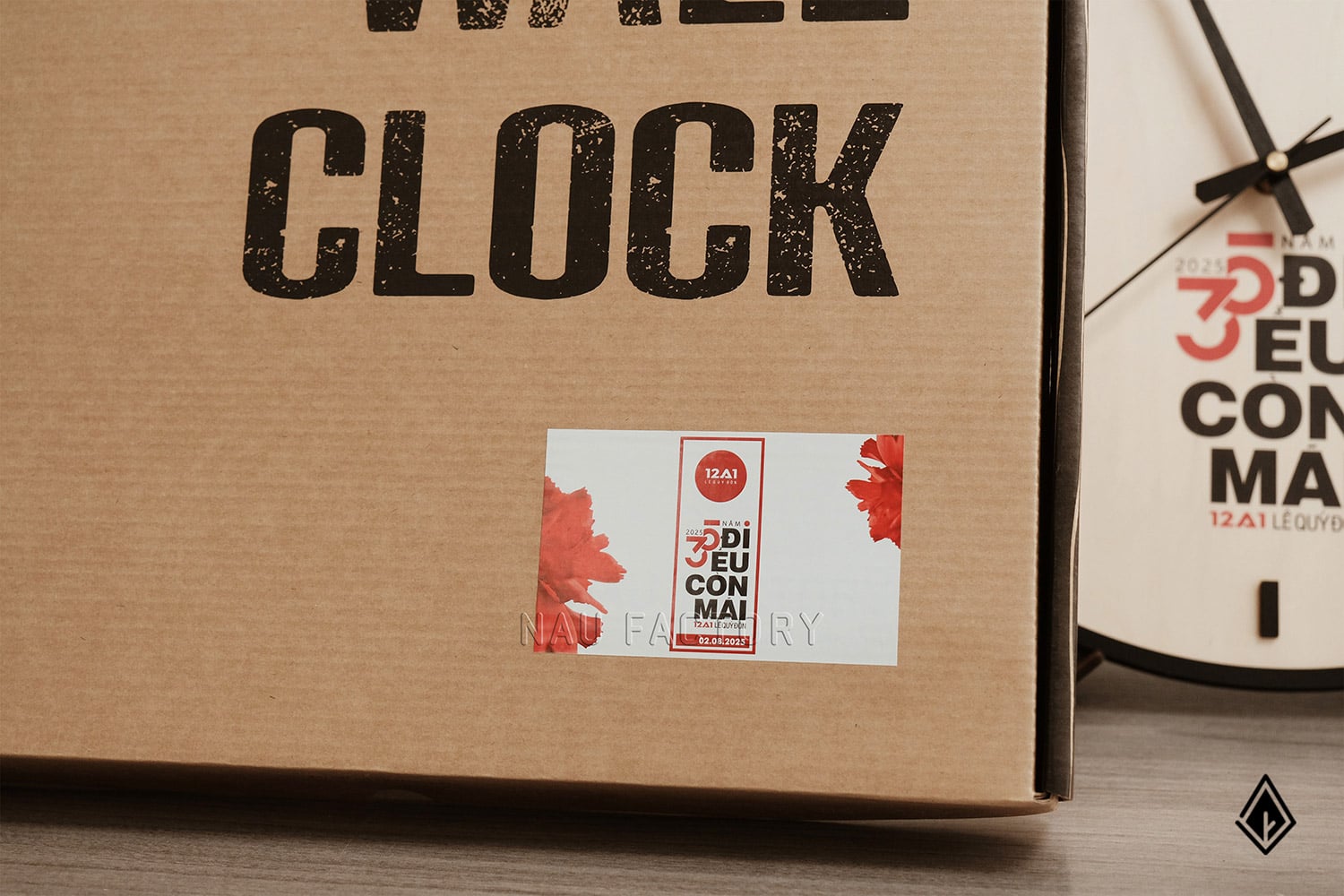 đồng hồ gỗ để bàn