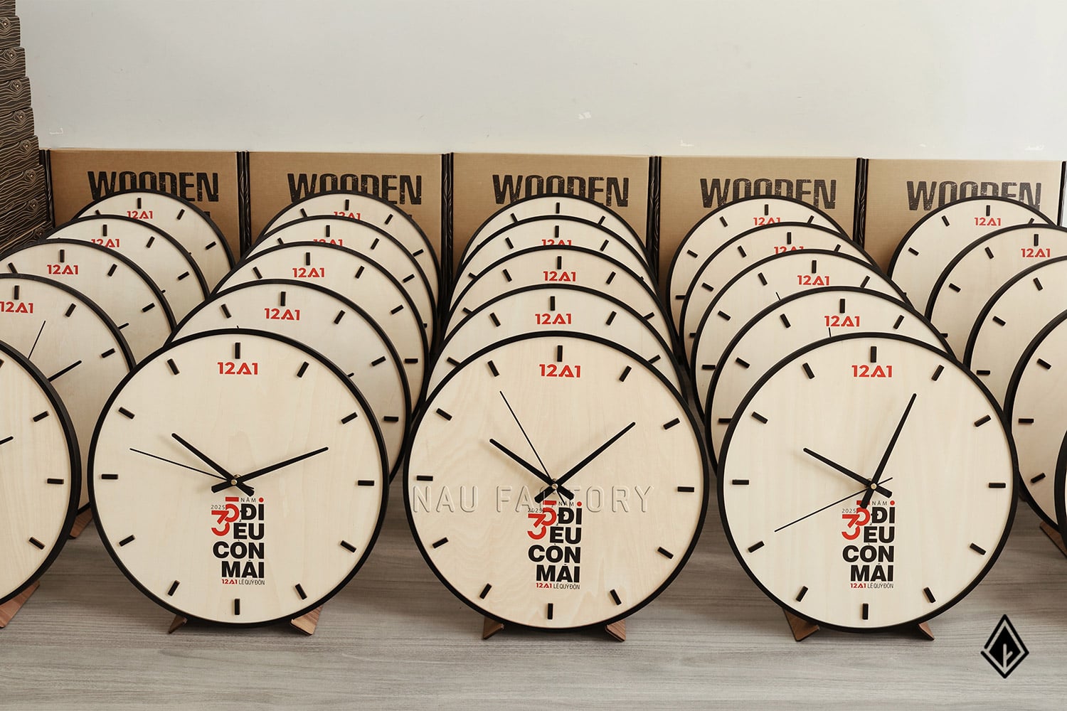 đồng hồ gỗ để bàn