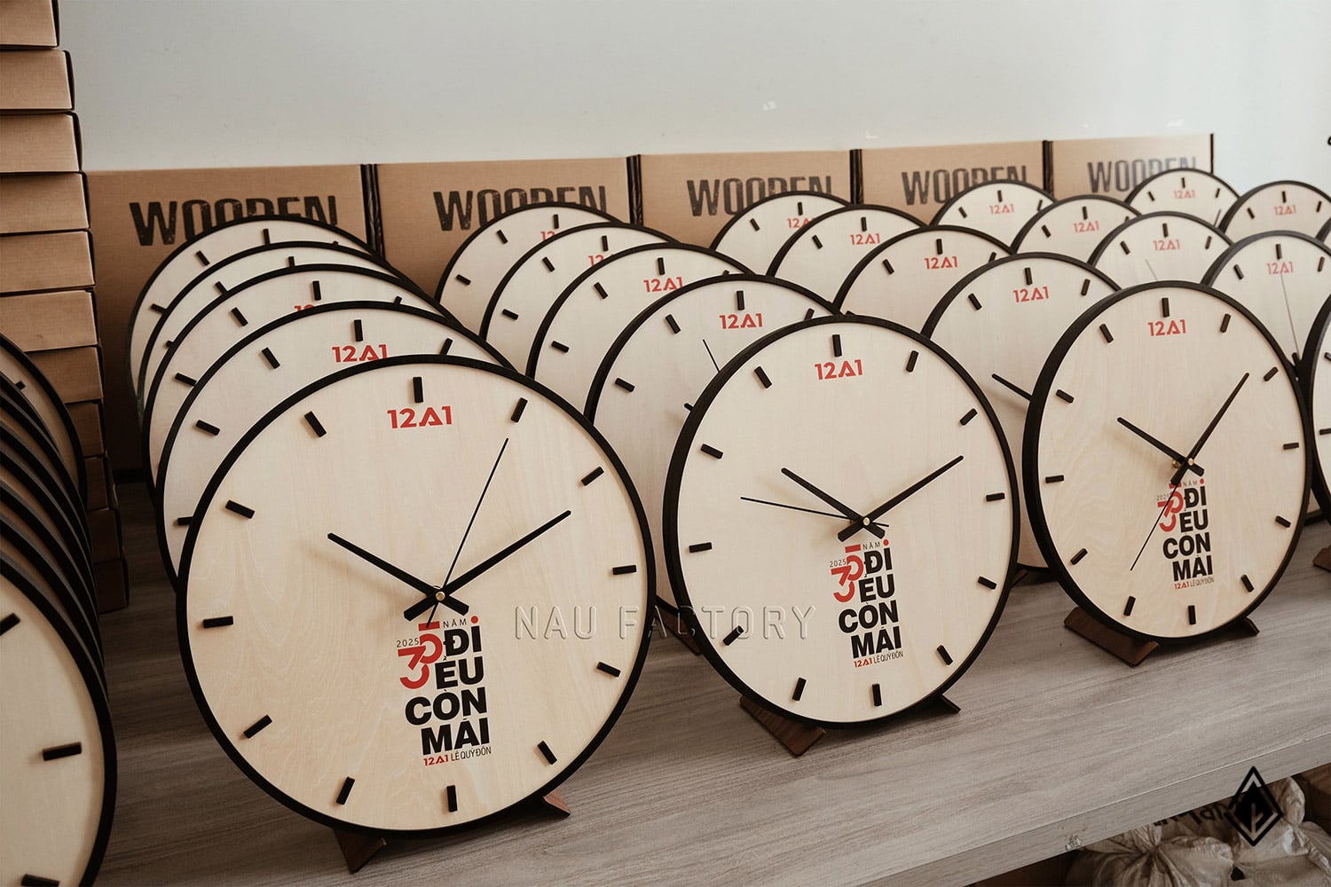 đồng hồ gỗ để bàn