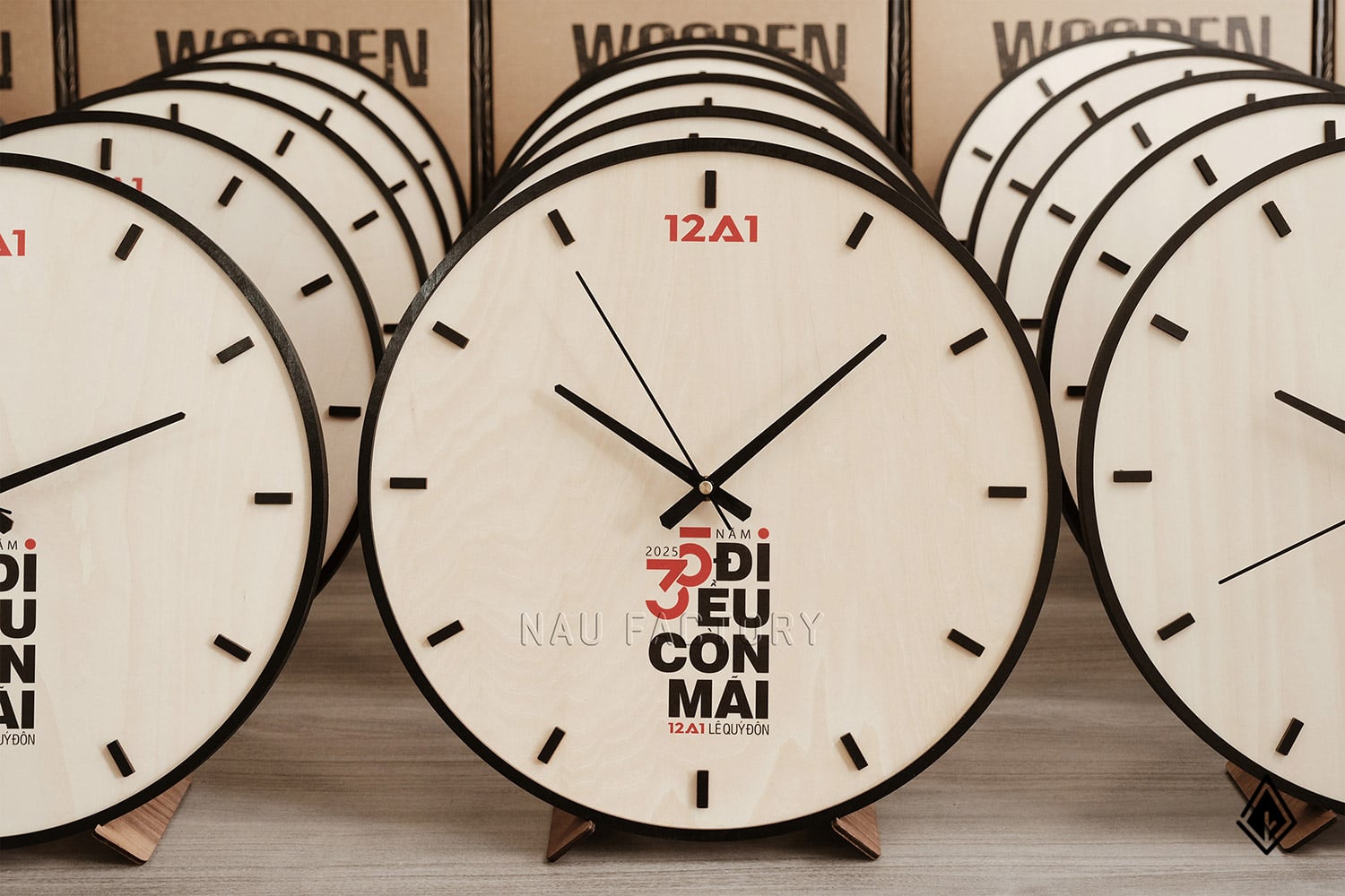 đồng hồ gỗ để bàn