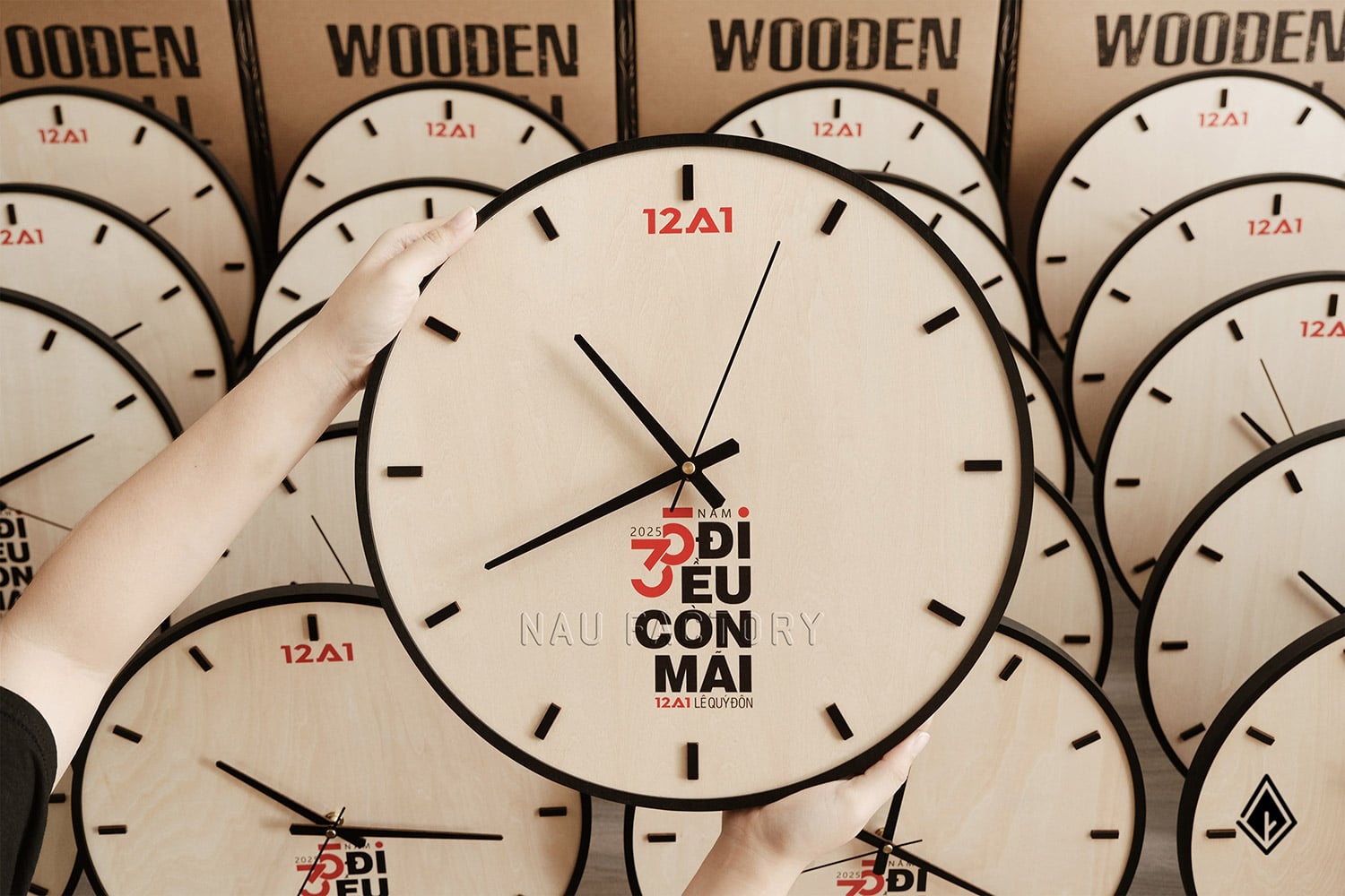 đồng hồ gỗ để bàn