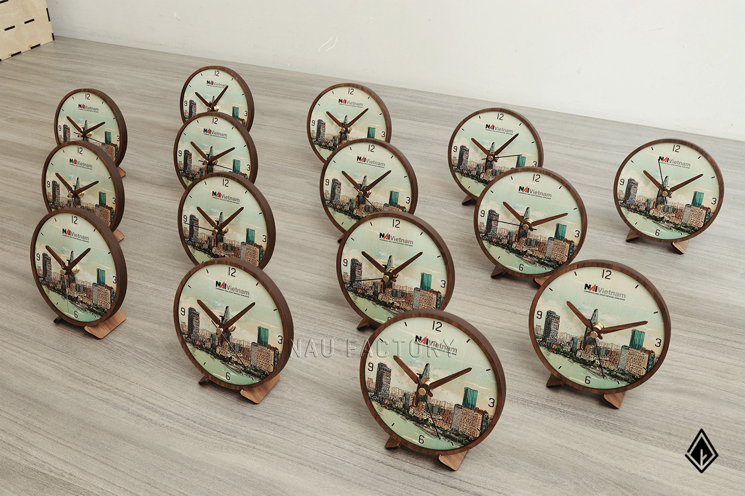 đồng hồ gỗ để bàn