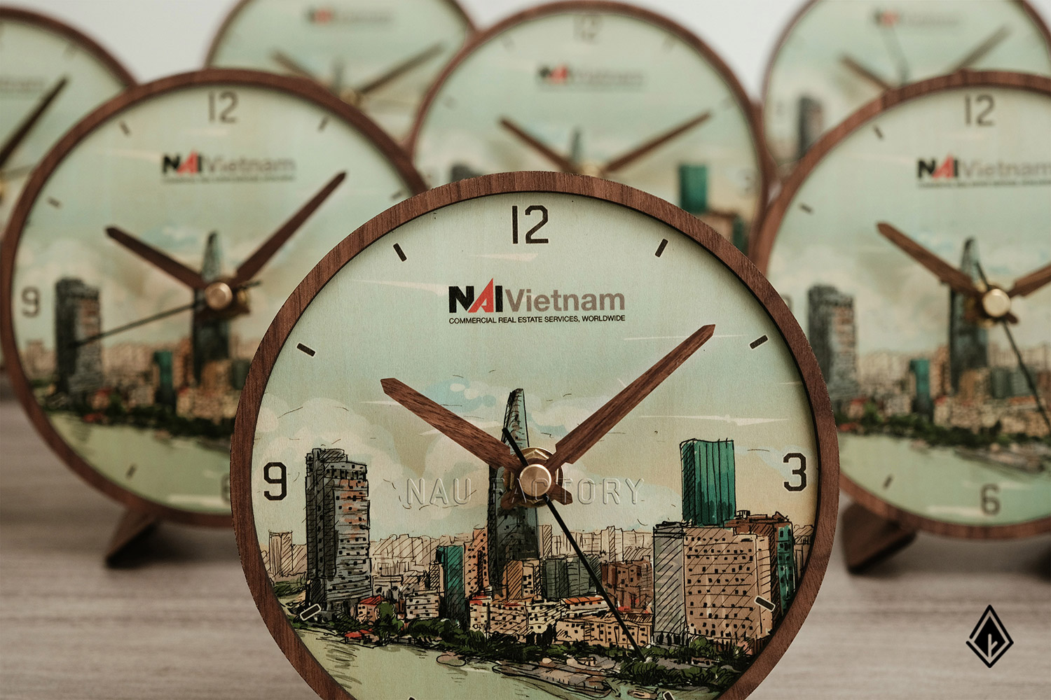 đồng hồ gỗ để bàn