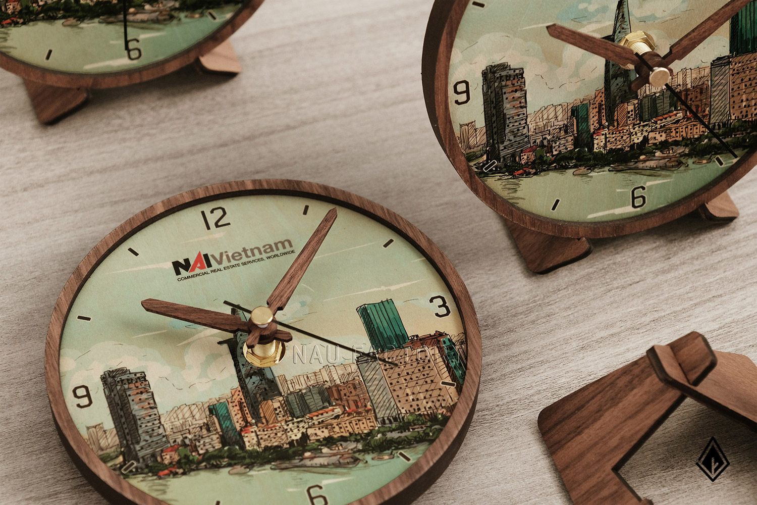 đồng hồ gỗ để bàn