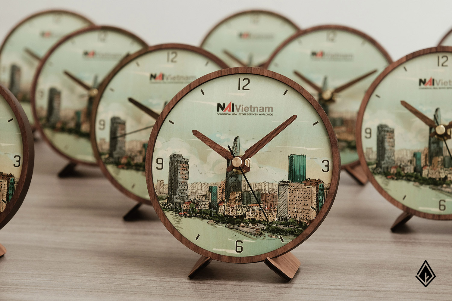 đồng hồ gỗ để bàn