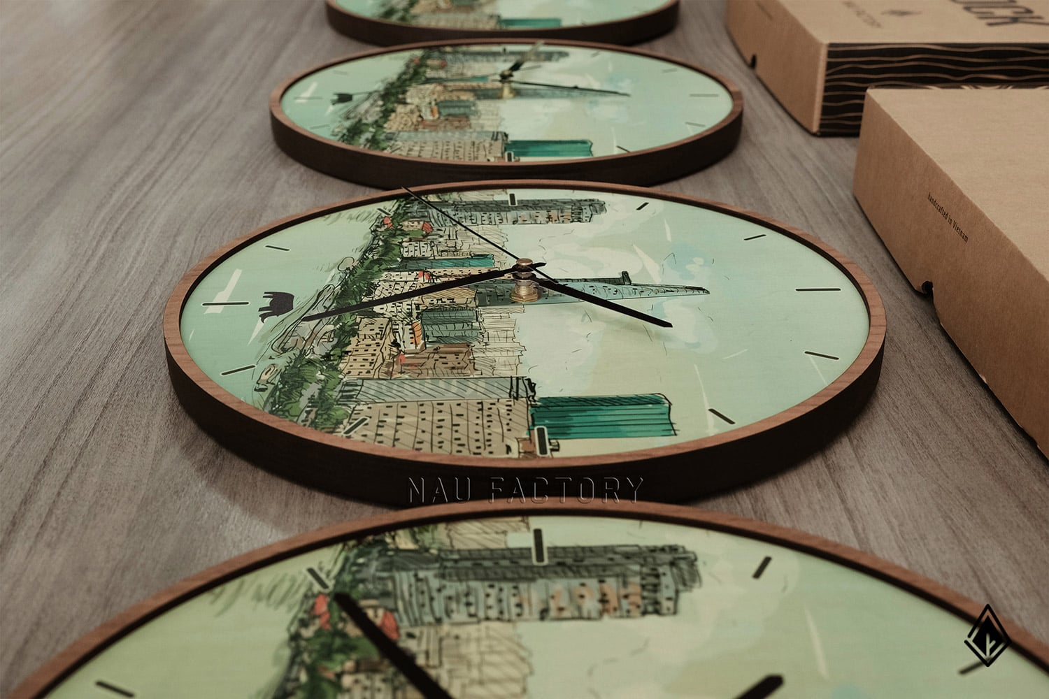 đồng hồ gỗ để bàn