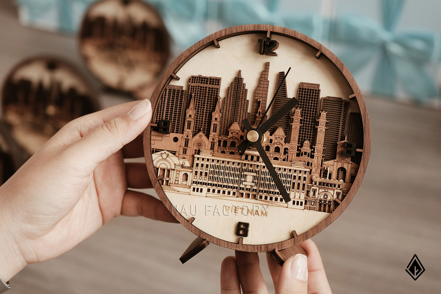 đồng hồ gỗ skyline