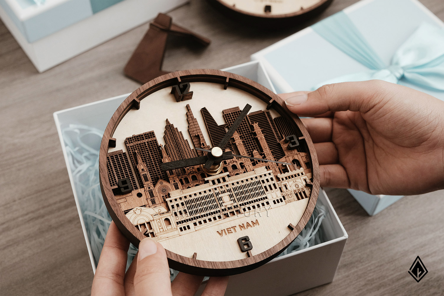 đồng hồ gỗ skyline