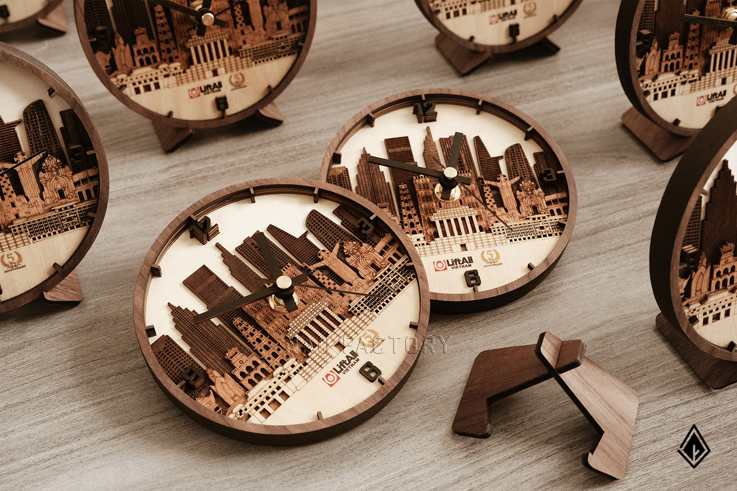 đồng hồ gỗ skyline
