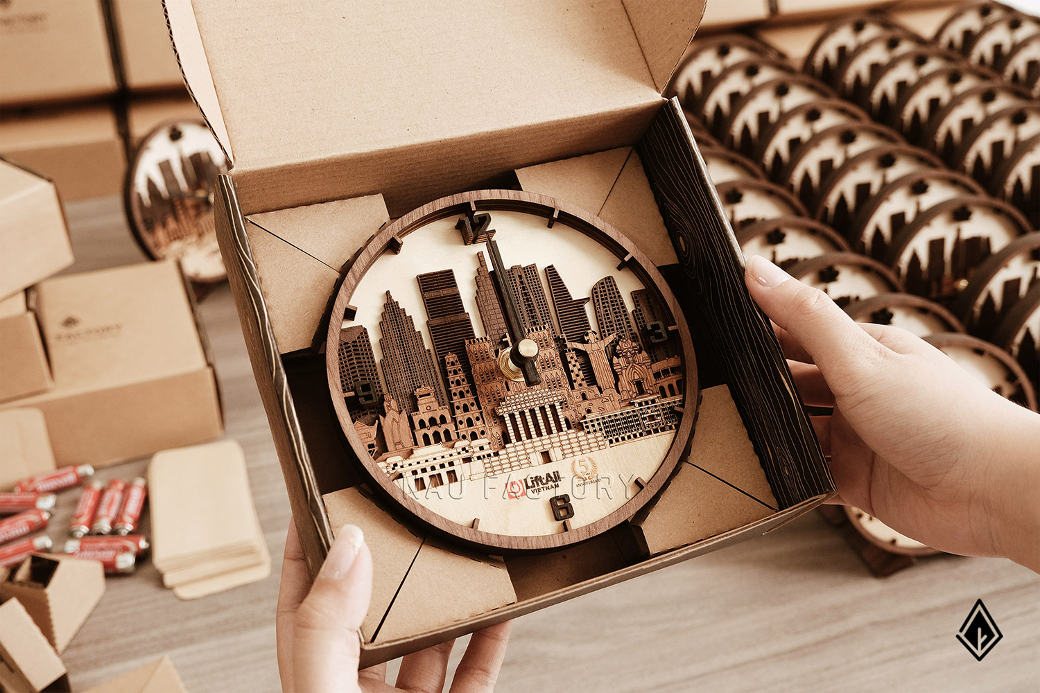 đồng hồ gỗ skyline